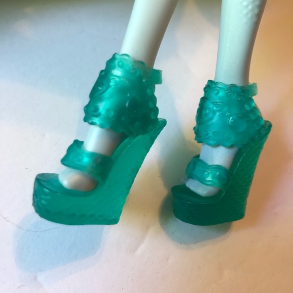 Monster High Doll Emoji LAGOONA BLUE Earrings Shoes Body head 2008, body 2016 - Picture 5 of 11